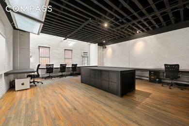 Duplex Maisonette Loft in the Heart of Tribeca. This Tribeca - photo 2