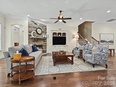Elegant 4-bedroom home in Springfield on a private, wooded lot - photo 4