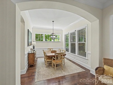 Elegant 4-bedroom home in Springfield on a private, wooded lot - photo 10