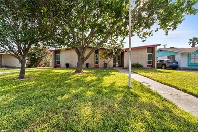 Located in the East Cliff area of Portland, Texas, this - photo 1