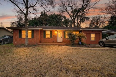 4 bedroom, 2 bathroom brick home located in the Pecan Park - photo 2