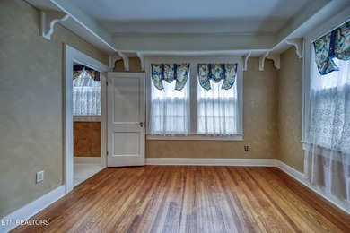 Charming 1930s English Cottage-inspired home where original - photo 14