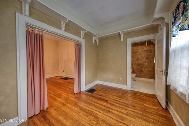 Charming 1930s English Cottage-inspired home where original - photo 15