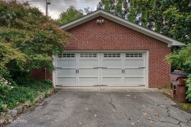 Charming 1930s English Cottage-inspired home where original - photo 48
