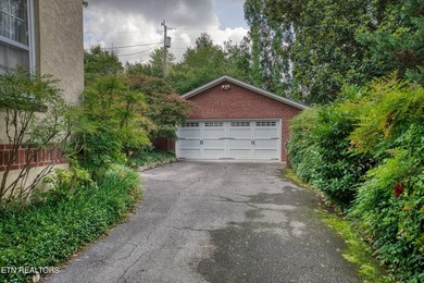 Charming 1930s English Cottage-inspired home where original - photo 49