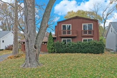 Loch Lomond Lake Home For Sale in Mundelein Illinois