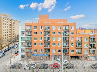 Welcome to this beautifully maintained 2 bedroom, 2 bath - photo 2