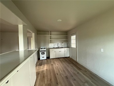 Beautifully remodeled and move-in ready, this charming 2-bedroom - photo 4
