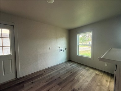 Beautifully remodeled and move-in ready, this charming 2-bedroom - photo 6