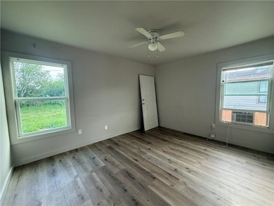 Beautifully remodeled and move-in ready, this charming 2-bedroom - photo 10