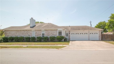 The home is ready for new owner. Spacious home with 3 car garage - photo 2