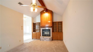 The home is ready for new owner. Spacious home with 3 car garage - photo 7