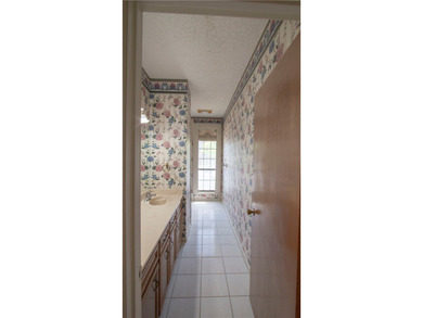 The home is ready for new owner. Spacious home with 3 car garage - photo 8
