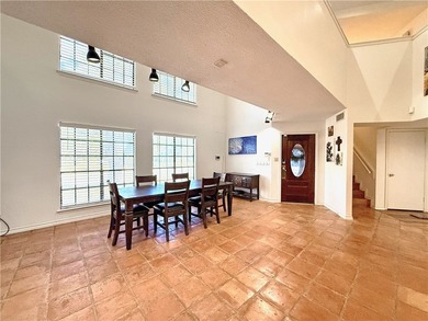 MOTIVATED SELLER! BRING AN OFFERS! This classic-style 2-story - photo 3