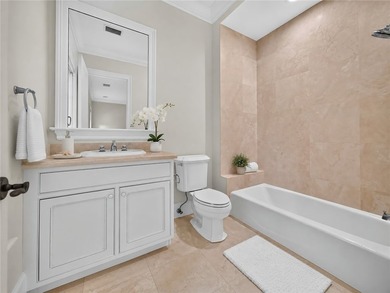 Rarely available exquisite Orchid Island golf estate with 4BR + - photo 25