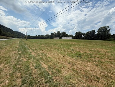 Prime, Flat, 5.6-acre riverfront property ready for development - photo 2