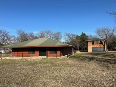 3 Bedroom 2 Bath home just outside Arrowhead Estates. 2 car - photo 2
