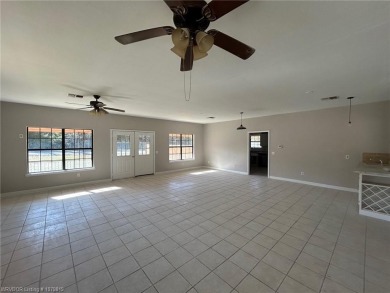 3 Bedroom 2 Bath home just outside Arrowhead Estates. 2 car - photo 3