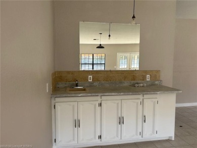 3 Bedroom 2 Bath home just outside Arrowhead Estates. 2 car - photo 4