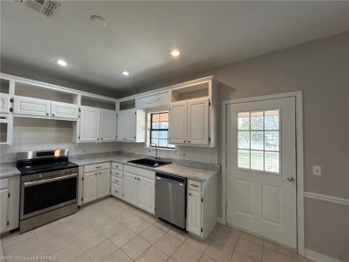 3 Bedroom 2 Bath home just outside Arrowhead Estates. 2 car - photo 5