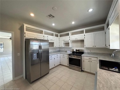 3 Bedroom 2 Bath home just outside Arrowhead Estates. 2 car - photo 6