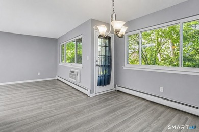 Beautifully updated ground-level ranch style end-unit in - photo 11