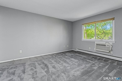 Beautifully updated ground-level ranch style end-unit in - photo 15