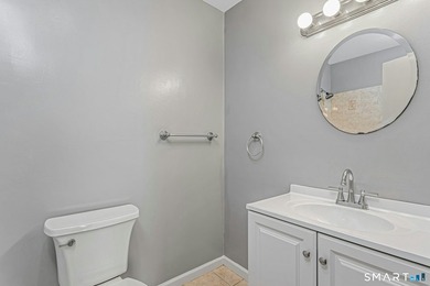 Beautifully updated ground-level ranch style end-unit in - photo 21