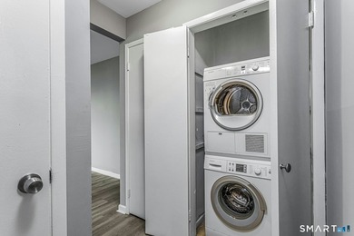 Beautifully updated ground-level ranch style end-unit in - photo 23