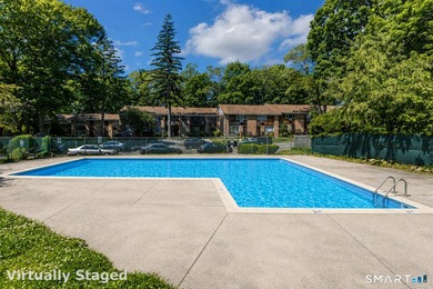 Beautifully updated ground-level ranch style end-unit in - photo 24
