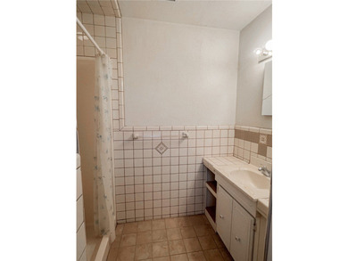 Unique investment opportunity Duplex plus bonus building on one - photo 3