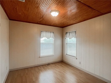 Unique investment opportunity Duplex plus bonus building on one - photo 5