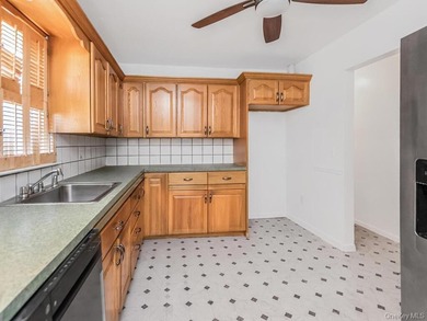 Beautiful fully detached legal 2-family home located in the - photo 13