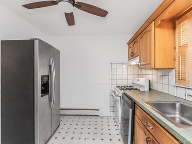 Beautiful fully detached legal 2-family home located in the - photo 18