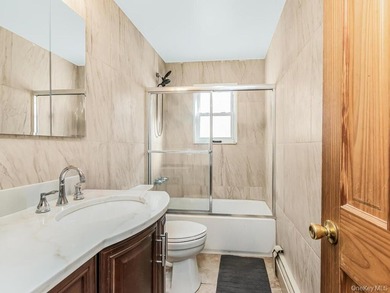 Beautiful fully detached legal 2-family home located in the - photo 20