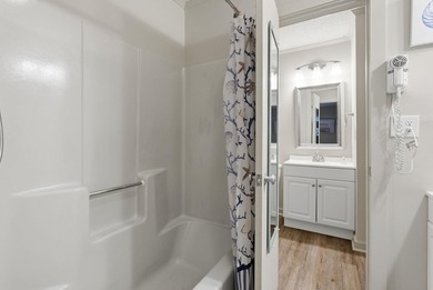 Perfect coastal retreat or investment! This remodeled 1-bedroom - photo 23