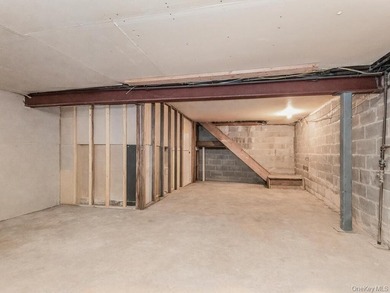 Beautiful fully detached legal 2-family home located in the - photo 24