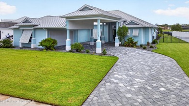 Ideally located in a Cul De Sac backing to a large lake, this - photo 1