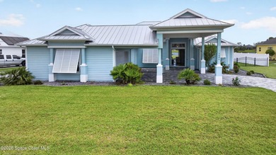 Ideally located in a Cul De Sac backing to a large lake, this - photo 3