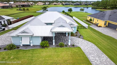 Ideally located in a Cul De Sac backing to a large lake, this - photo 5