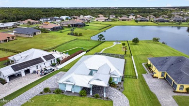 Ideally located in a Cul De Sac backing to a large lake, this - photo 8
