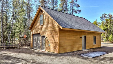 Upgraded and Updated cabin on 2 lots less than a 1/4 mile away - photo 4