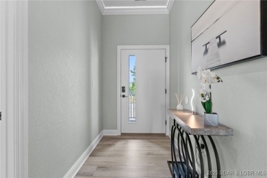 Experience lake lifestyle from the top floor of furnished 3 - photo 8