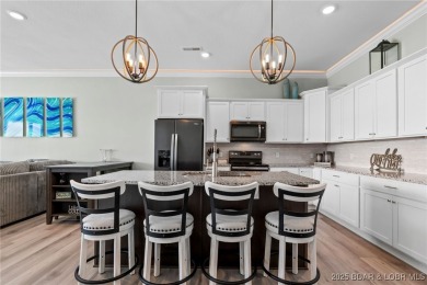 Experience lake lifestyle from the top floor of furnished 3 - photo 9