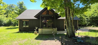 Nestled on 5 picturesque acres along the iconic Tunnel of Trees - photo 2