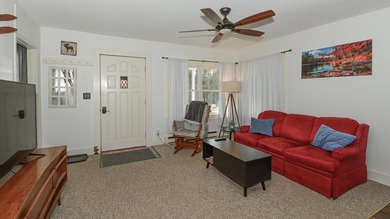 Very well maintained, 1 bedroom 1 bath condominium with covered - photo 4