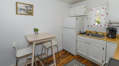 Very well maintained, 1 bedroom 1 bath condominium with covered - photo 9