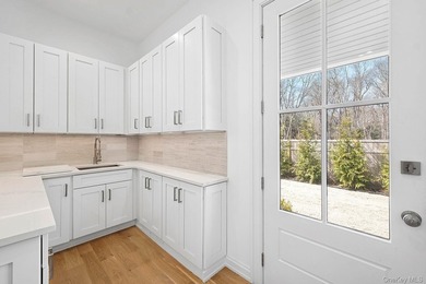 Modern Elegance in Sag Harbor Village Discover an exquisite - photo 7