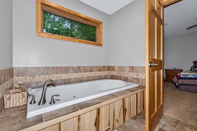 Spacious 5 bedroom, 4 bath Northwoods retreat on Stone Lake - photo 24