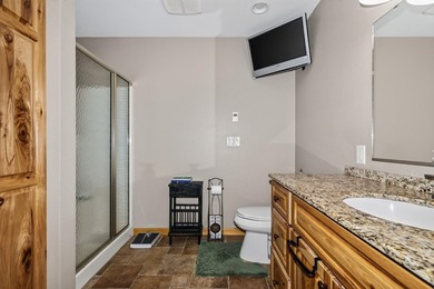 Spacious 5 bedroom, 4 bath Northwoods retreat on Stone Lake - photo 25